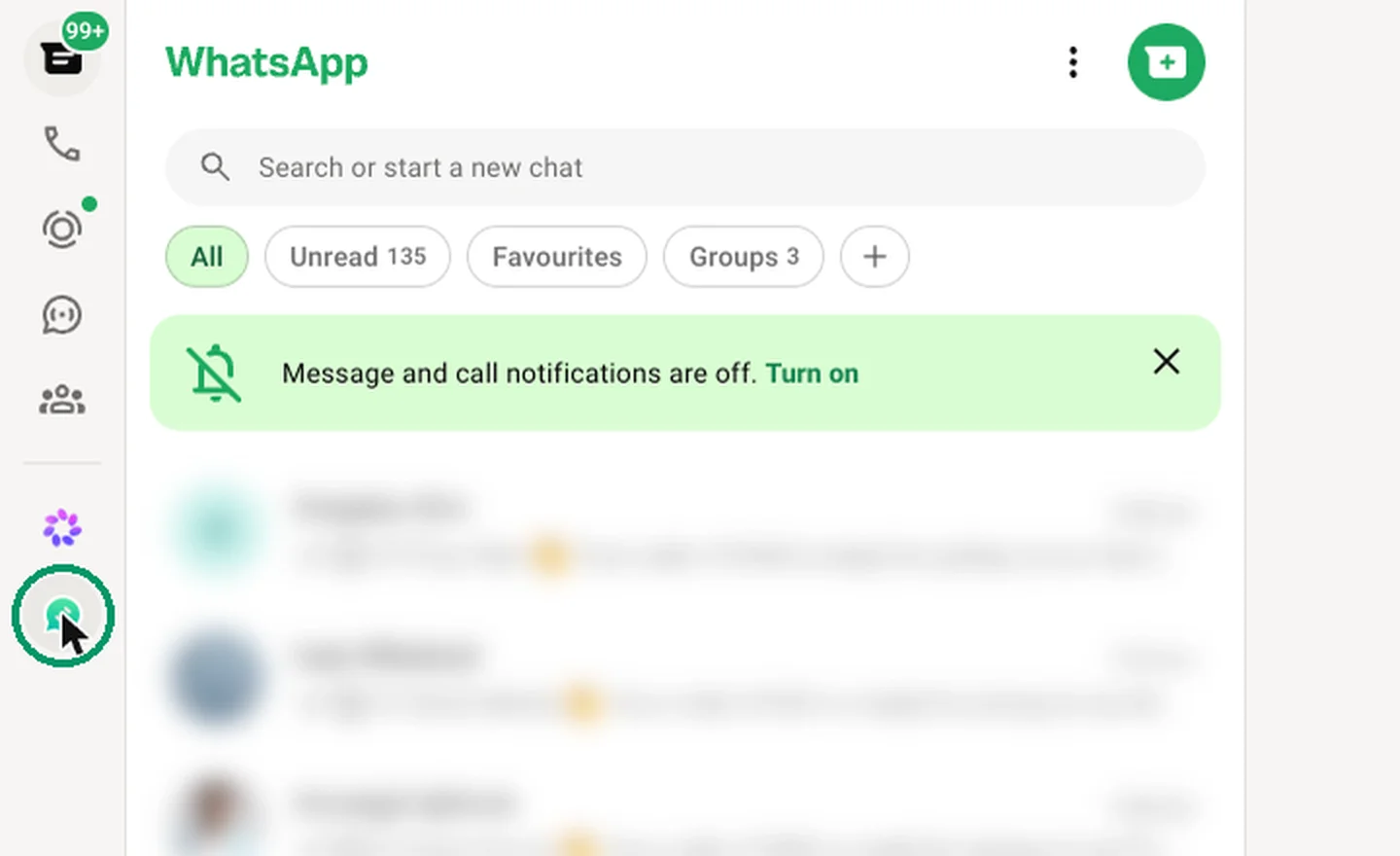 WhatsApp Web dengan senarai sembang dikaburkan dan ikon bulat Wbiztool dibulatkan di bar sisi kiri, di bawah ikon Meta AI