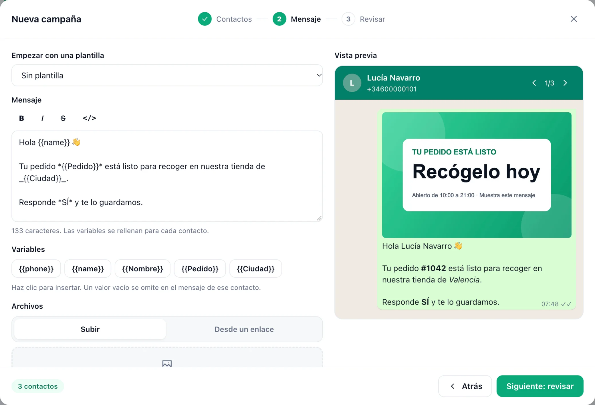 La ventana Nueva campaña en el paso Mensaje: un mensaje con las variables name, Pedido y Ciudad, una imagen adjunta y una vista previa de WhatsApp del mensaje para el primer contacto